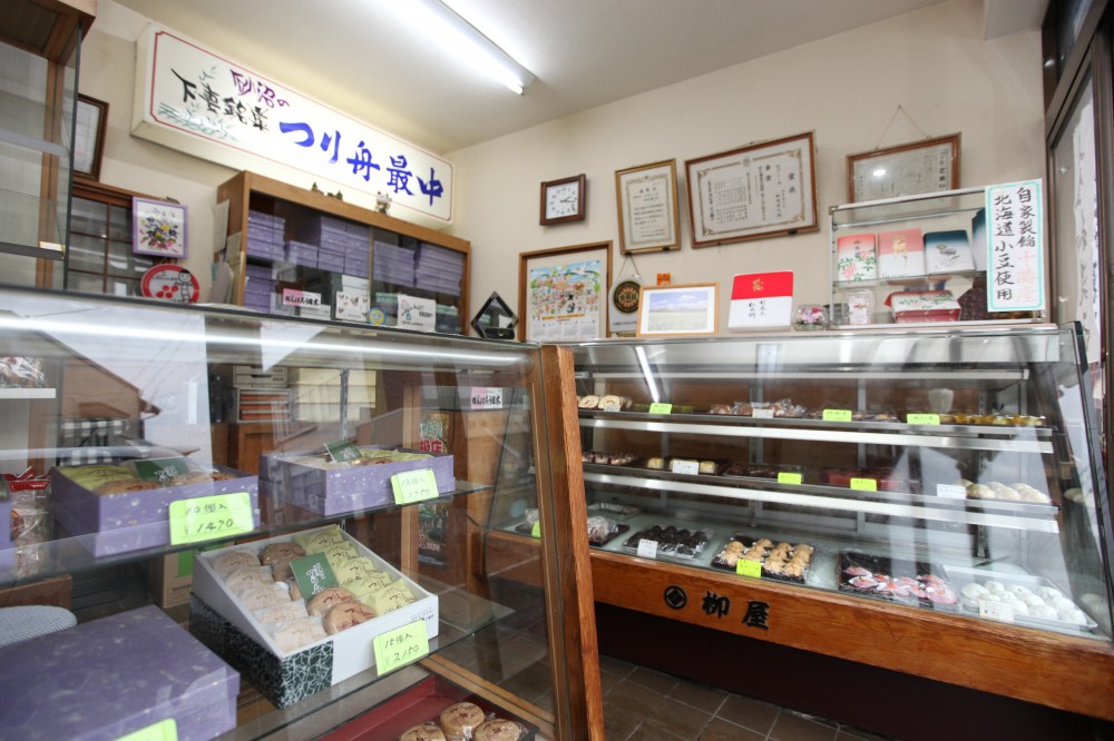 柳屋菓子店店内